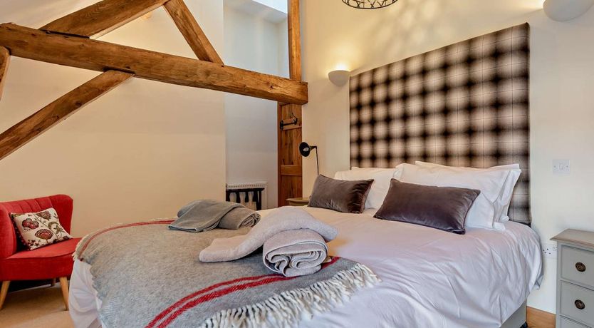 Photo of 3 Bed in Pencombe