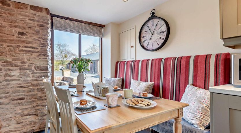 Photo of 3 Bed in Pencombe