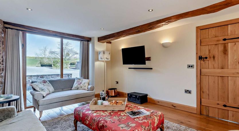 Photo of 3 Bed in Pencombe