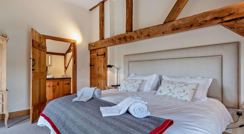 Photo of 3 Bed in Pencombe