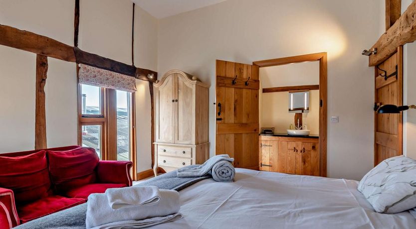 Photo of 3 Bed in Pencombe