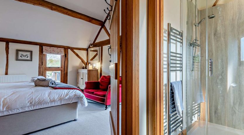 Photo of 3 Bed in Pencombe