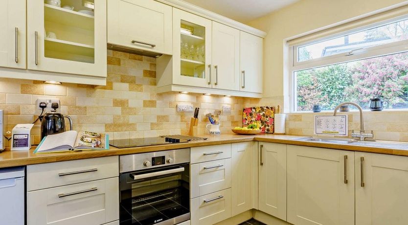 Photo of 5 Bed in Outgate