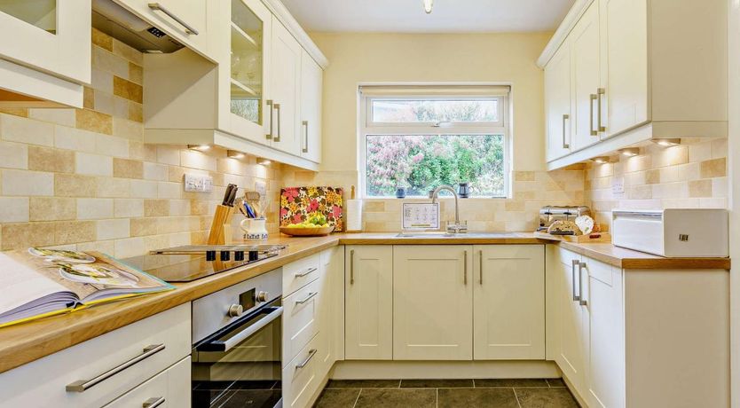 Photo of 5 Bed in Outgate