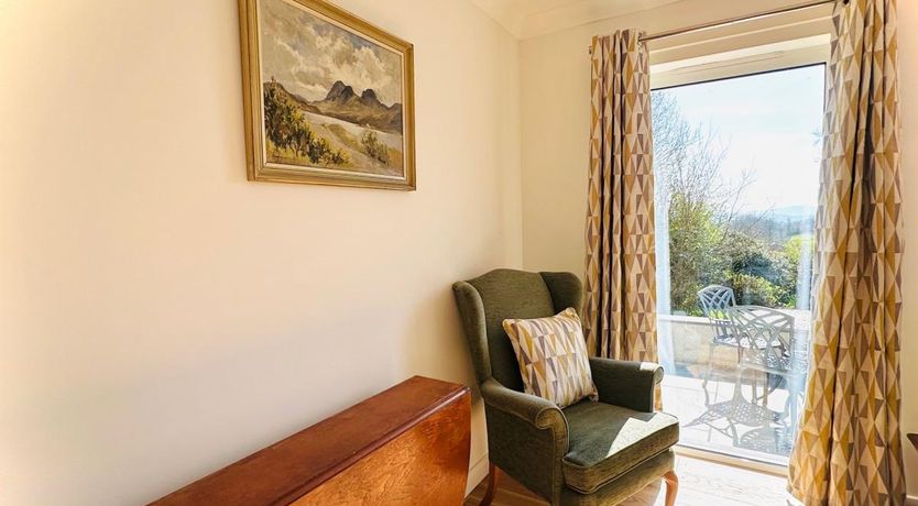 Photo of 5 Bed in Outgate