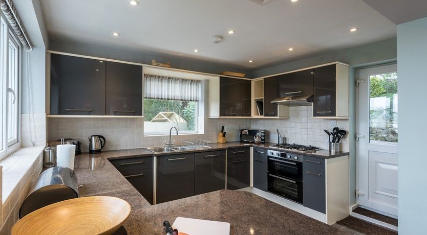 Photo of 4 Bed in Roger Ground