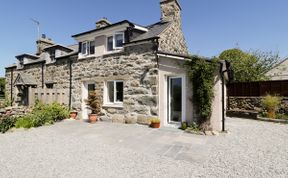 Photo of 2 Borthwen Cottages