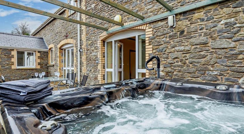 Photo of 3 Bed in Llandilo Graban