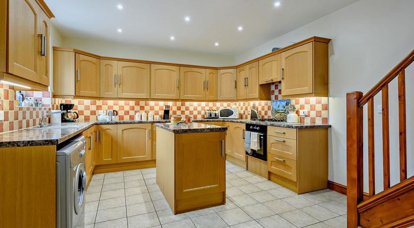 Photo of 3 Bed in Llandilo Graban