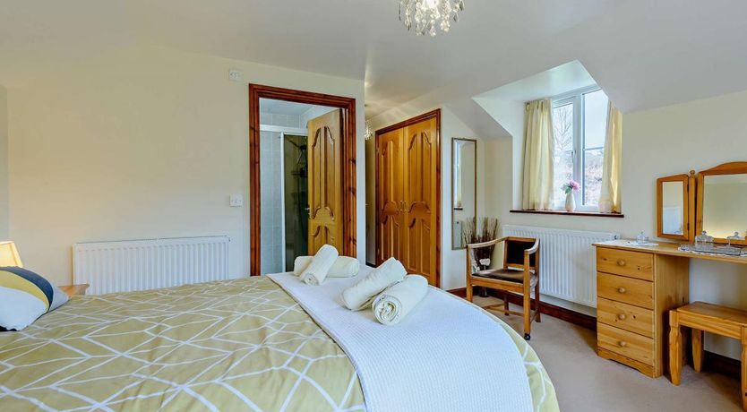 Photo of 3 Bed in Llandilo Graban