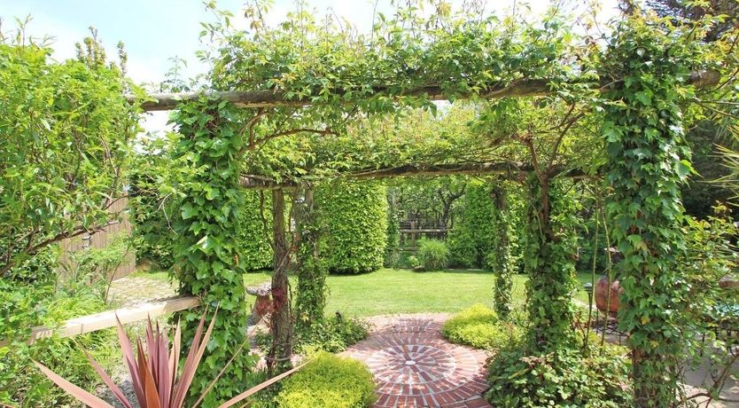 Photo of Summer House