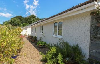 Suntrap Hideaway Holiday Cottage