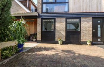 Little Beach House Holiday Cottage