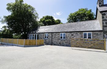 Cefn Bryn Bach Holiday Cottage
