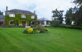 Maifield Holiday Cottage