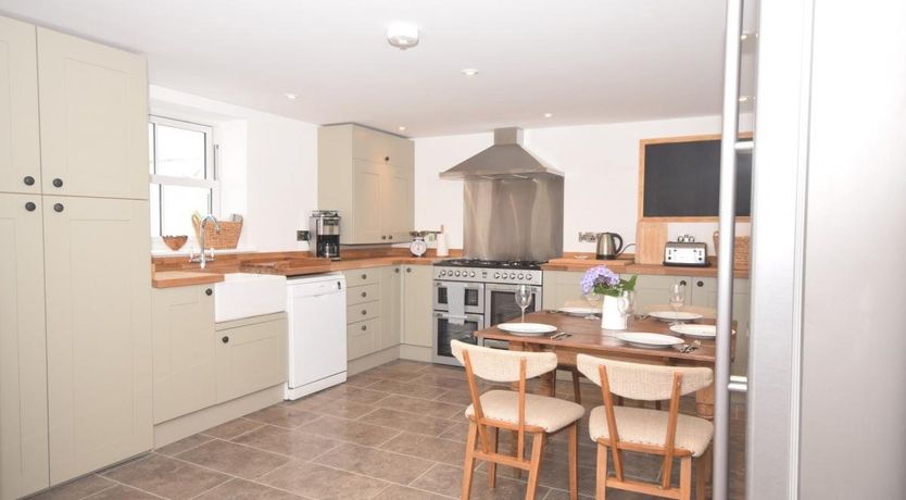 Photo of 6 Bed in Combe Martin