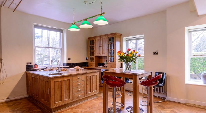 Photo of 6 Bed in Richmond