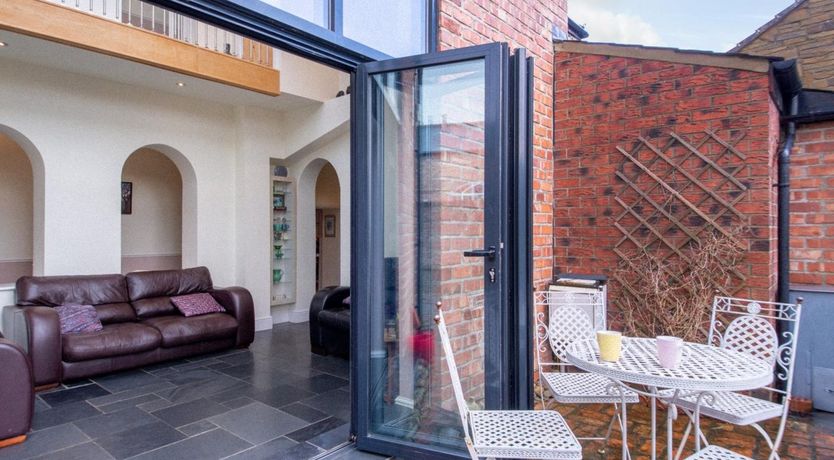 Photo of 6 Bed in Richmond