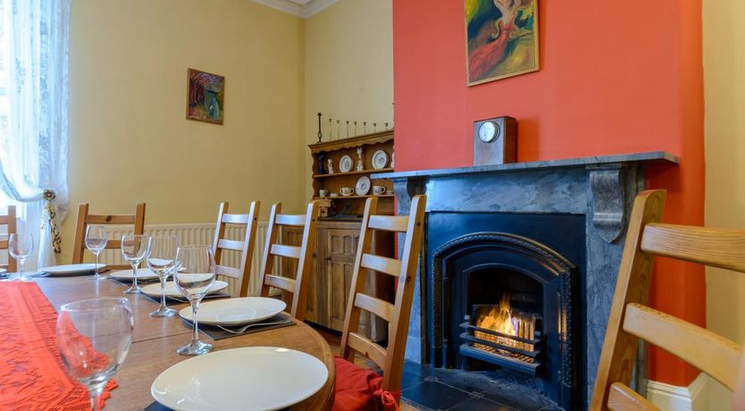 Photo of 6 Bed in Richmond
