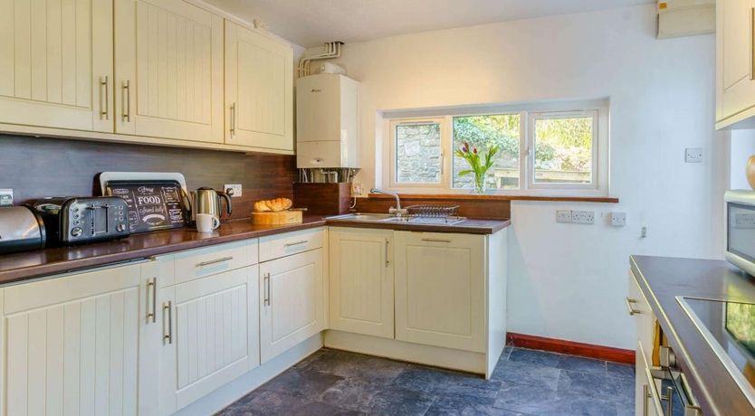 Photo of 4 Bed in Saundersfoot