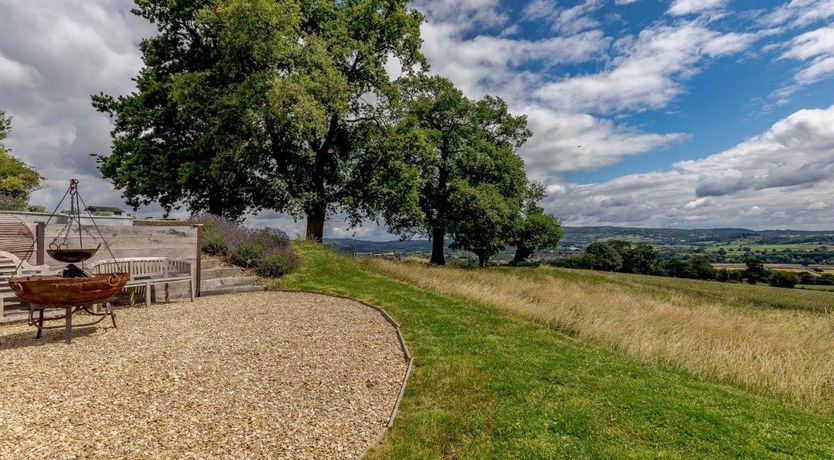 Photo of 4 Bed in Ludlow