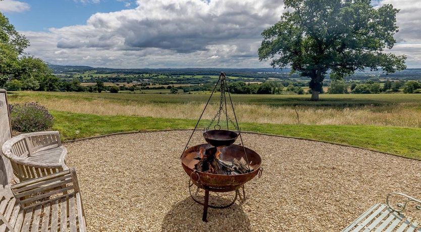 Photo of 4 Bed in Ludlow