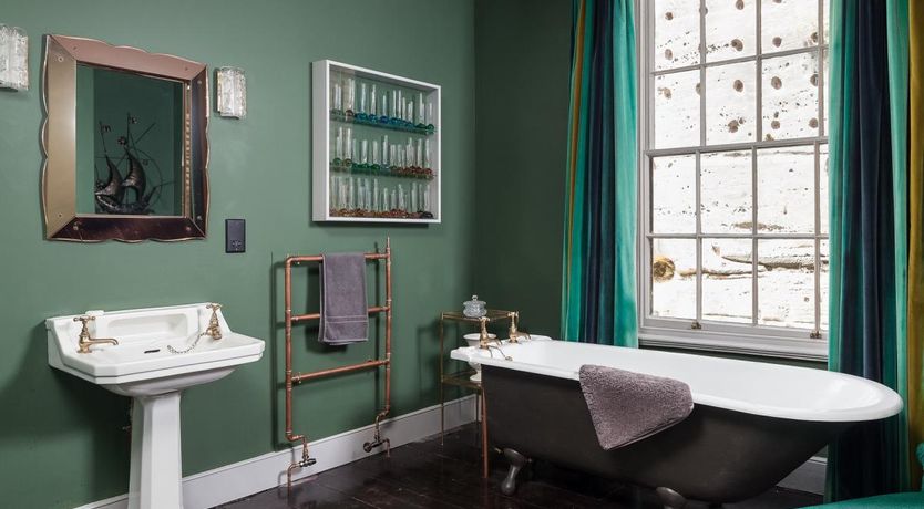 Photo of 5 Bed in Hastings