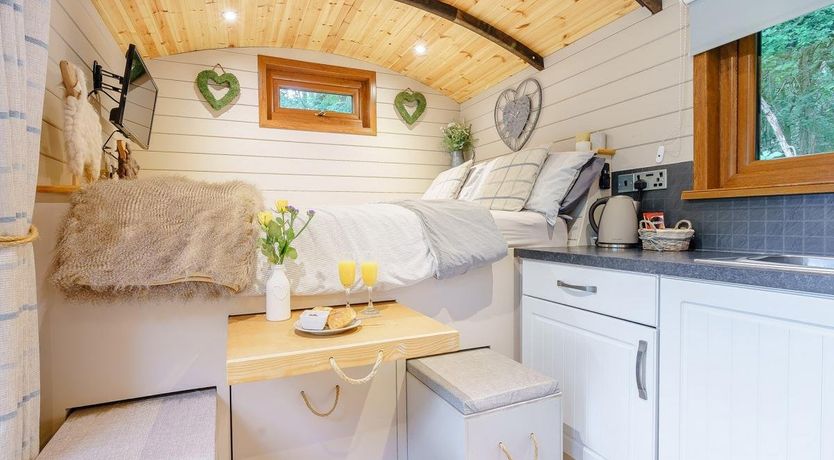 Photo of 1 Bed in Llanddewi Rhydderch