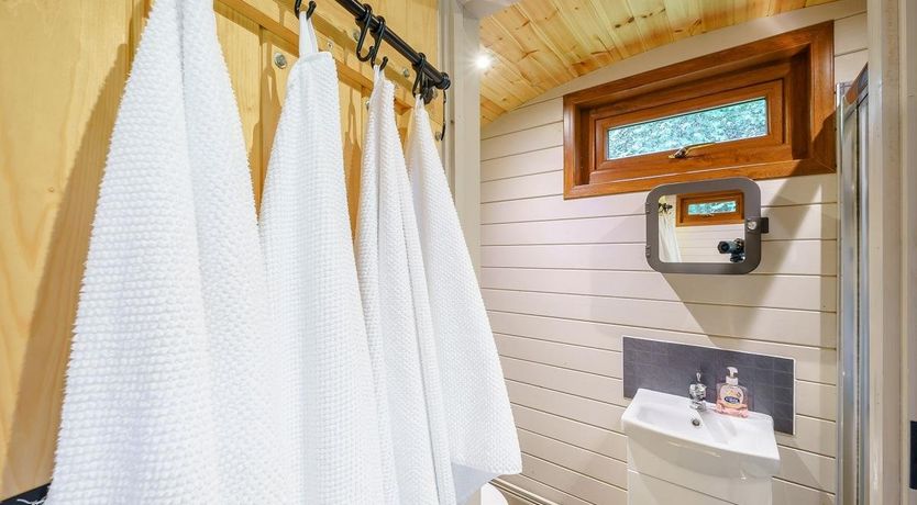 Photo of 1 Bed in Llanddewi Rhydderch