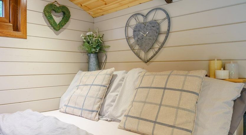 Photo of 1 Bed in Llanddewi Rhydderch