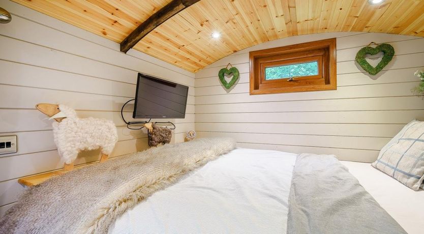 Photo of 1 Bed in Llanddewi Rhydderch