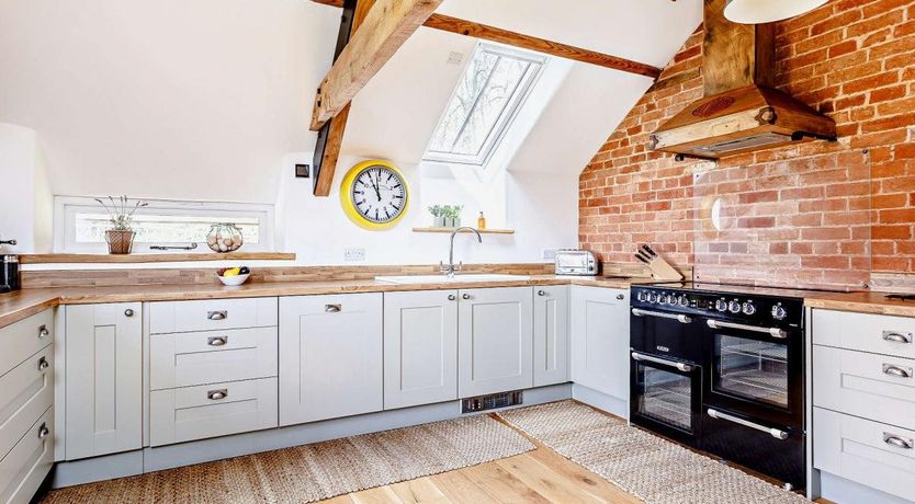 Photo of 4 Bed in Payhembury