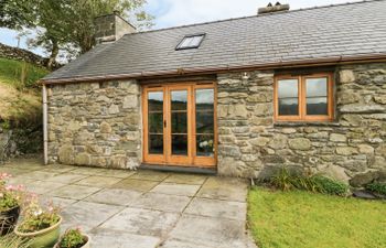 Ty Hir Holiday Cottage