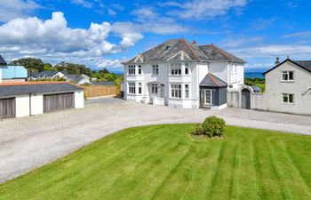 1 Coed y Llyn Holiday Cottage