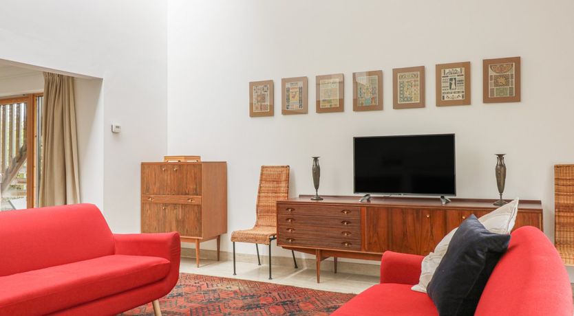 Photo of Frater House