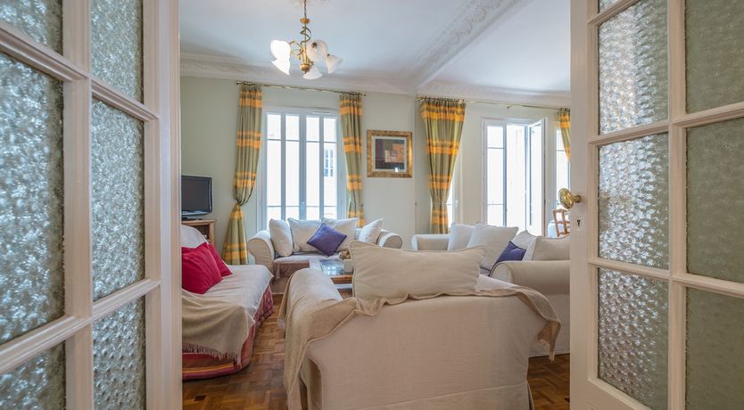 Photo of Belle Epoque- Traditional bourgeois