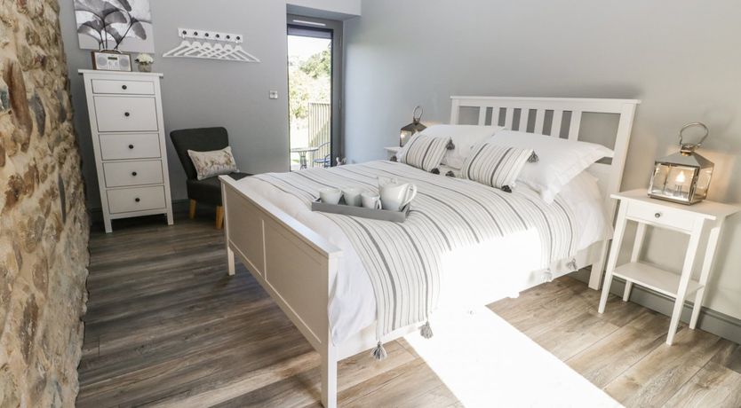 Photo of Lowdale Barns West