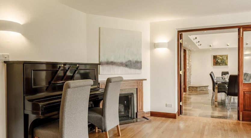 Photo of 8 Bed in South Poorton