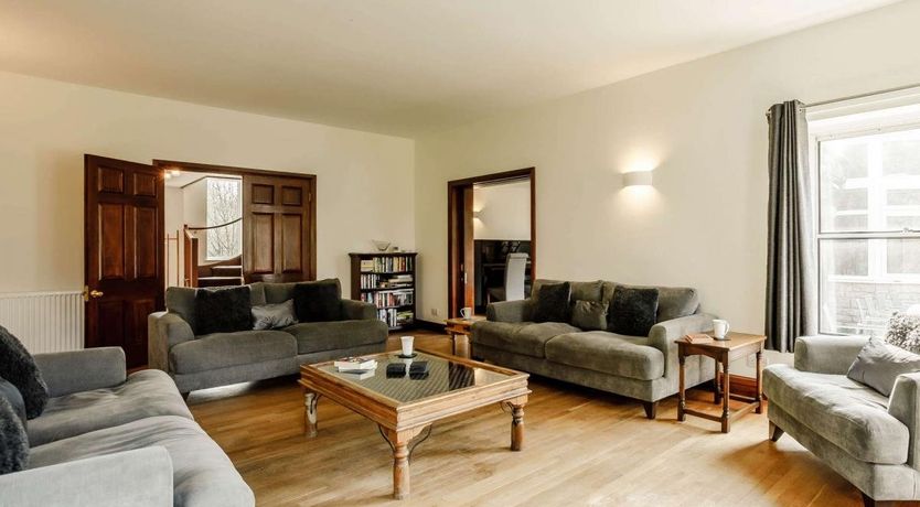 Photo of 8 Bed in South Poorton