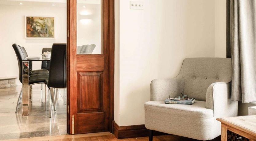 Photo of 8 Bed in South Poorton