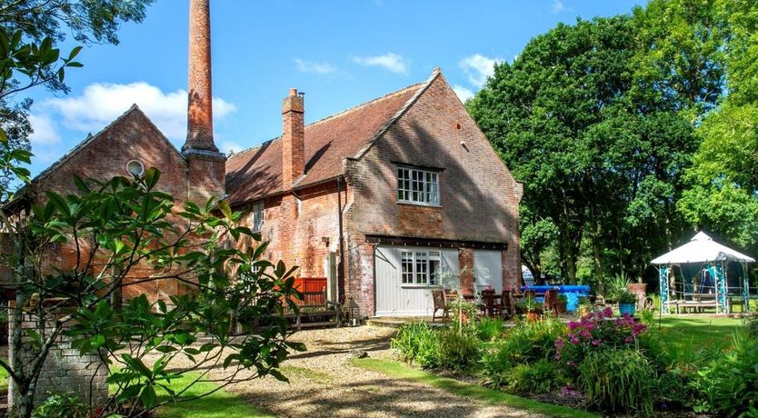 Photo of 5 Bed in Beaulieu