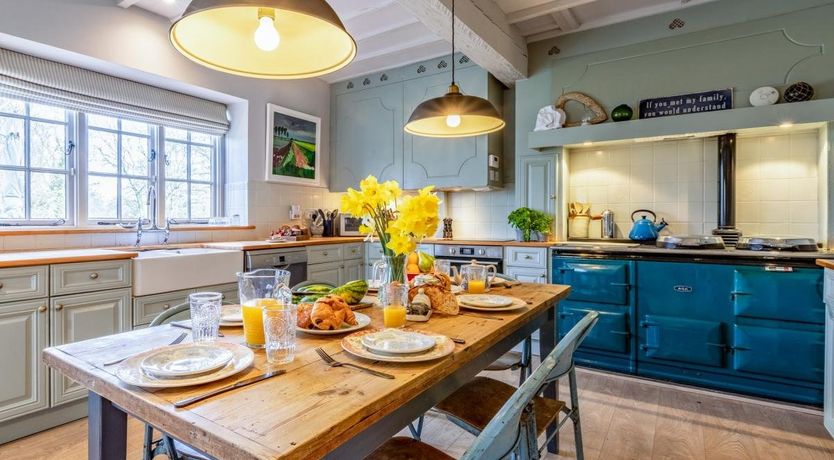 Photo of 5 Bed in Beaulieu