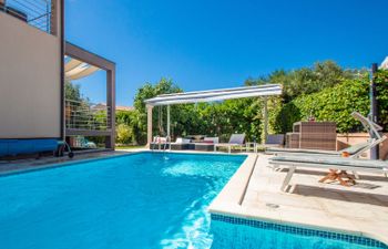 Tina Holiday Home