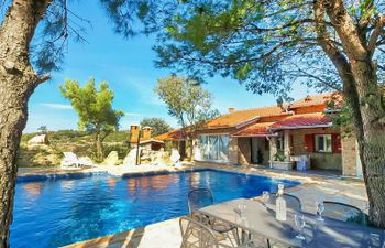 Villa Sandra Holiday Home