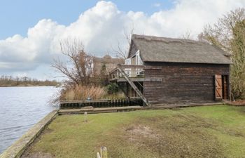 Cygnus Boathouse Holiday Cottage