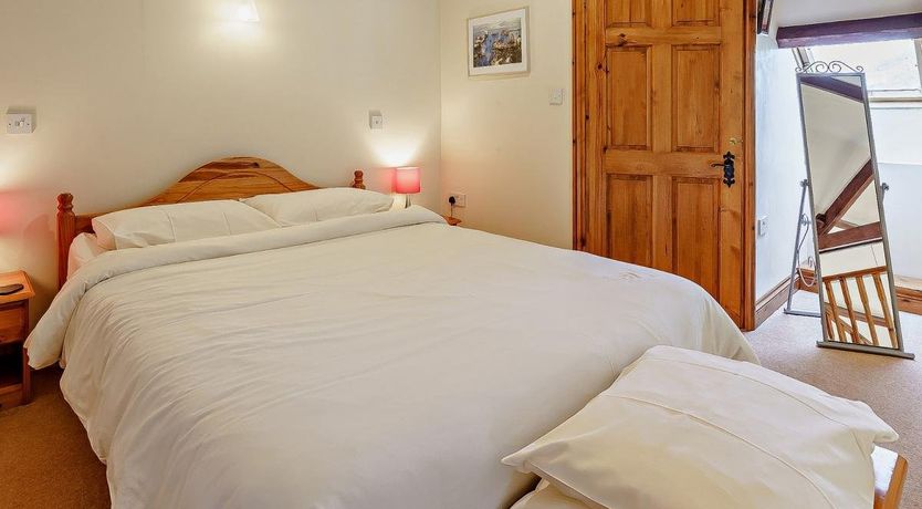 Photo of 1 Bed in Nantgaredig