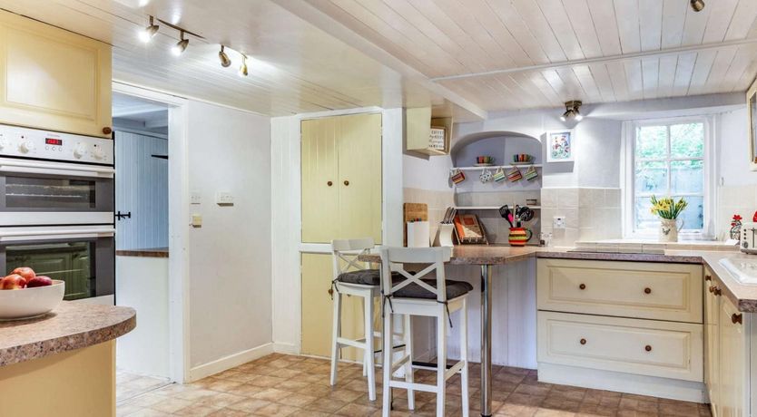 Photo of 4 Bed in Lostwithiel