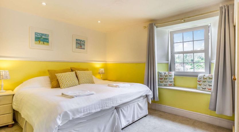 Photo of 4 Bed in Lostwithiel