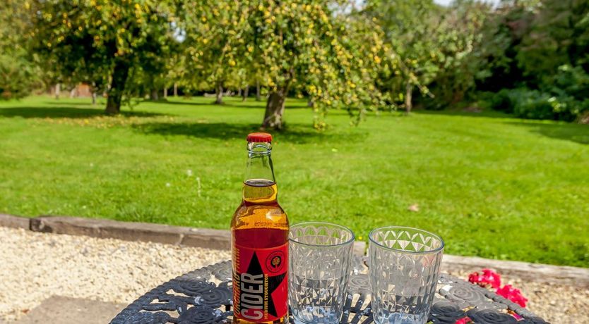 Photo of 1 Bed in Middle Stoughton