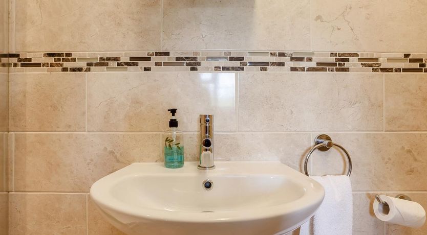 Photo of 1 Bed in Middle Stoughton